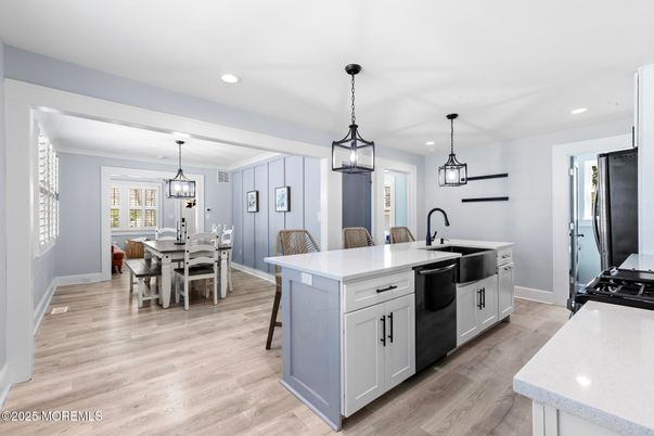 Dining room, Interior, Kitchen, Pendant Lights, Recessed Lighting, Wood Texture Flooring
