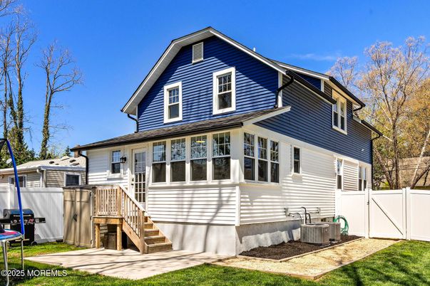 Exterior, Facade, Queen Anne Victorian