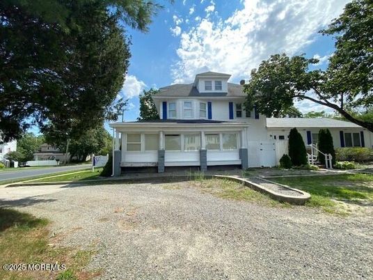 Attached, Exterior, Facade, American Foursquare