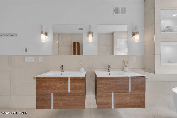 Bathroom, Dual Sink Vanities, Interior