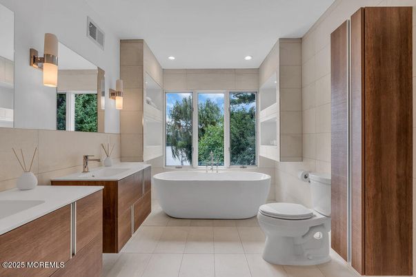 Bathroom, Dual Sink Vanities, Free Standing Baths, Interior, Recessed Lighting