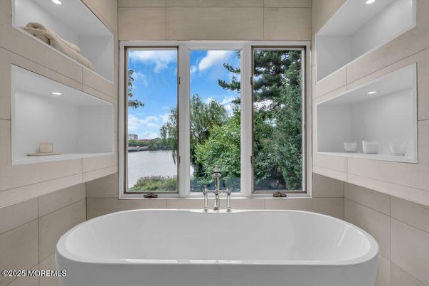 Bathroom, Free Standing Baths, Interior, Recessed Lighting, Water