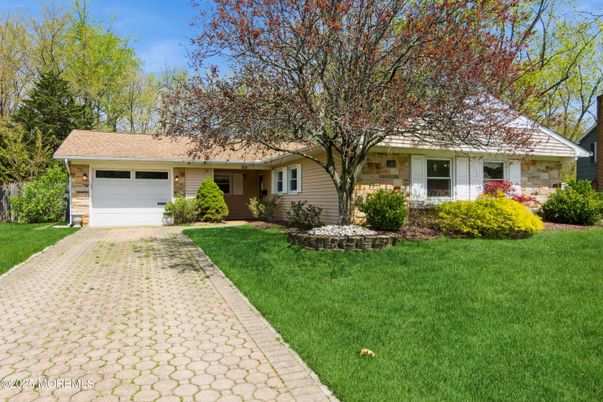Attached, Exterior, Facade, Ranch
