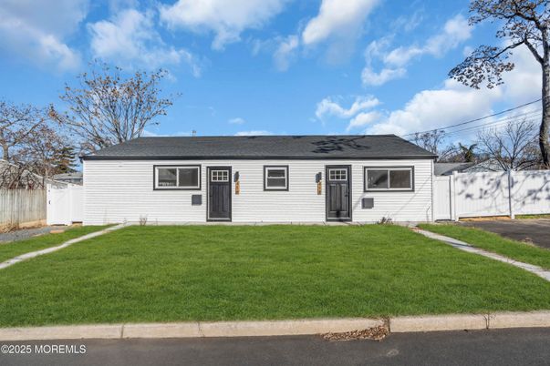 Exterior, Facade, Cape Cod