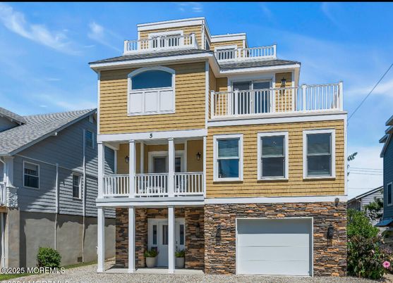 Attached, Exterior, Facade, Rowhouse
