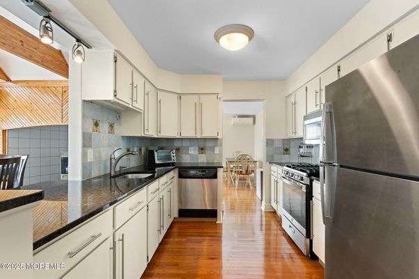 Dining room, Interior, Kitchen, Stainless Steel Appliances, Wood Texture Flooring