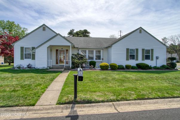 Exterior, Facade, Farmhouse