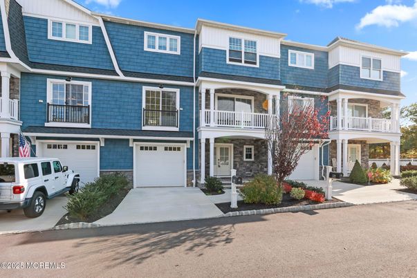 Attached, Exterior, Facade, Rowhouse