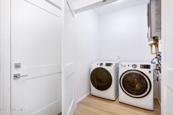 Interior, Washer, Wood Texture Flooring