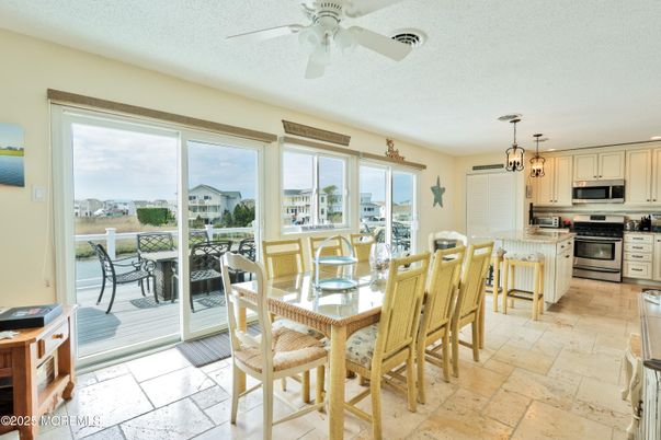 Dining room, Interior, Kitchen, Pendant Lights, Stainless Steel Appliances