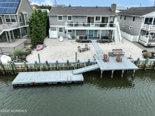 Exterior, Lake