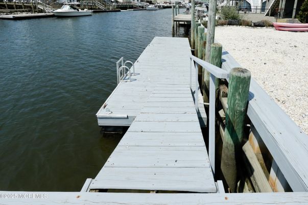 Exterior, Lake