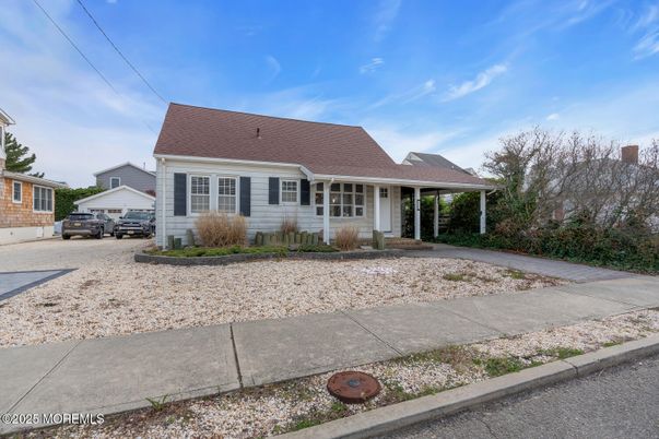Exterior, Facade, Cape Cod