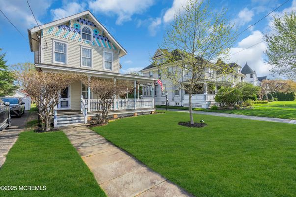 Exterior, Facade, Queen Anne Victorian