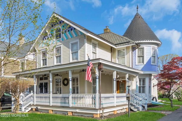 Exterior, Facade, Queen Anne Victorian