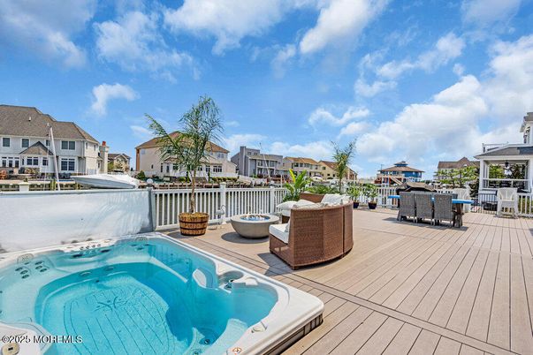 Exterior, Hot Tub
