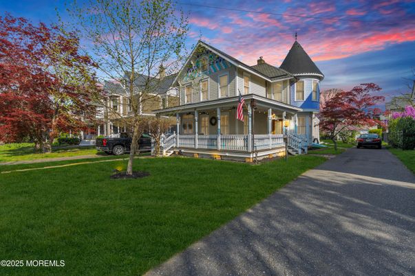 Backyard, Exterior, Facade, Queen Anne Victorian