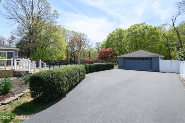 Detached Garage, Exterior