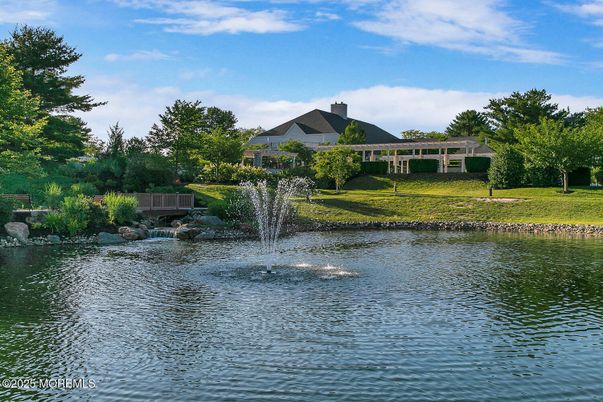 Exterior, Lake