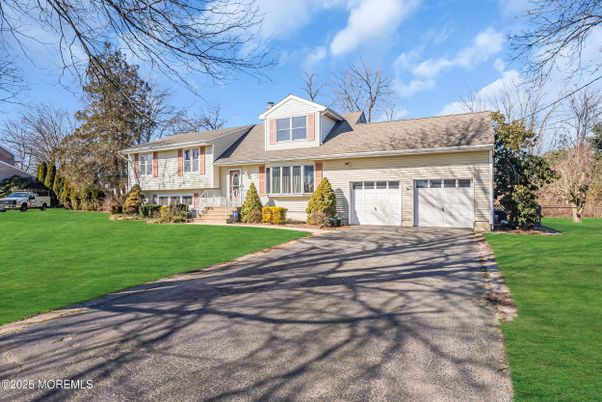 Attached, Exterior, Facade, Cape Cod