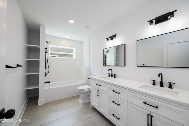 Bathroom, Dual Sink Vanities, Interior, Recessed Lighting