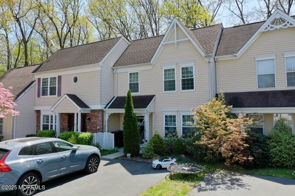 Exterior, Facade, Brick Facade, Rowhouse