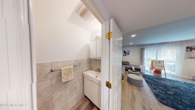Bathroom, Interior, Recessed Lighting, Wood Texture Flooring