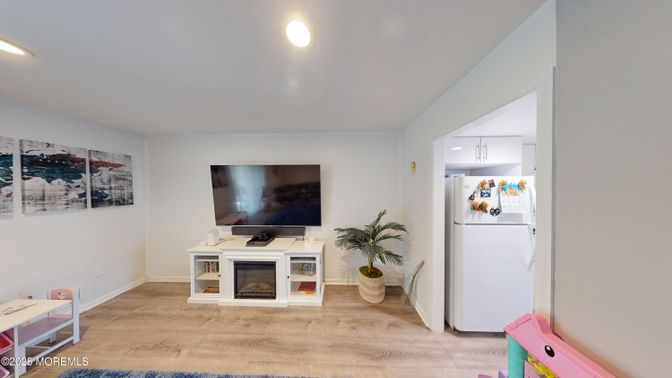 Interior, Recessed Lighting, Wood Texture Flooring