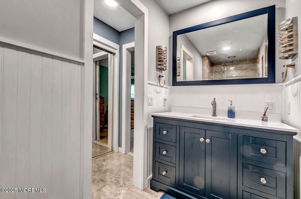 Bathroom, Interior, Recessed Lighting