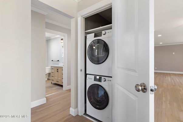 Interior, Recessed Lighting, Utility Closets, Washer, Wood Texture Flooring
