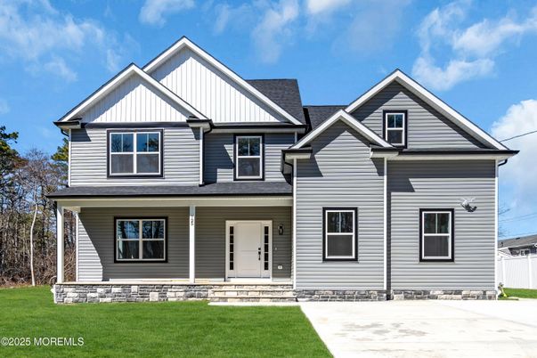 Exterior, Facade, Farmhouse
