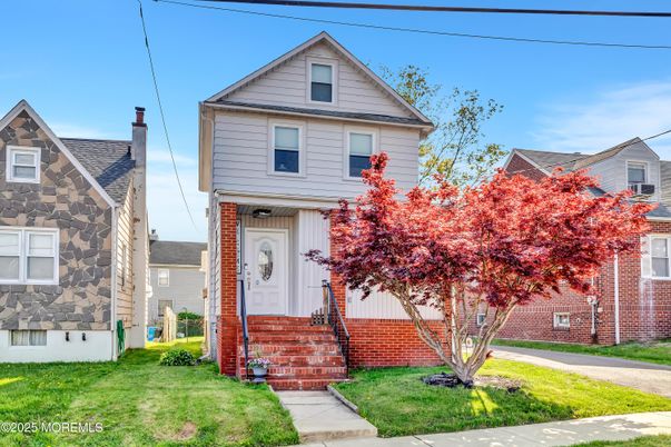 Exterior, Facade, Queen Anne Victorian