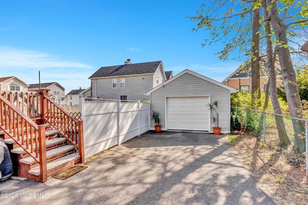 Detached Garage, Exterior