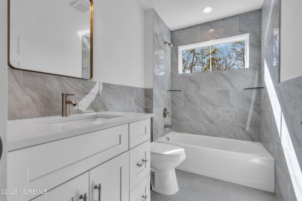 Bathroom, Interior, Marble Walls, Recessed Lighting