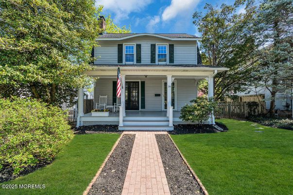 Exterior, Facade, American Foursquare