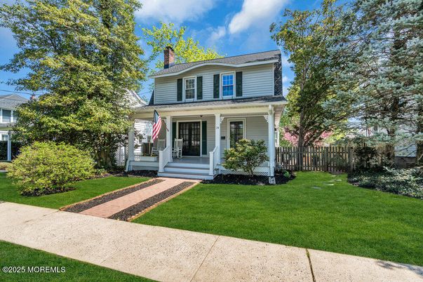 Exterior, Facade, American Foursquare