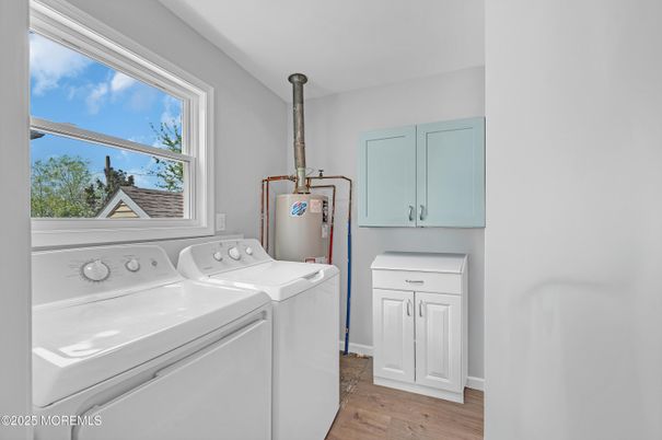 Interior, Utility Closets, Washer, Wood Texture Flooring