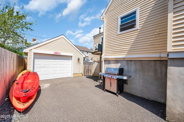 Detached Garage, Exterior