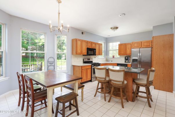 Chandelier, Dining room, Interior, Kitchen, Stainless Steel Appliances