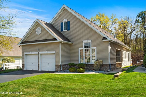 Attached, Exterior, Facade, Brick Traditional