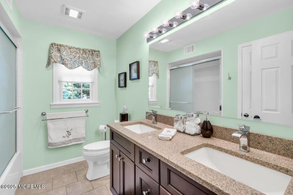 Bathroom, Dual Sink Vanities, Interior