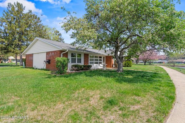 Exterior, Facade, Brick Facade, Ranch