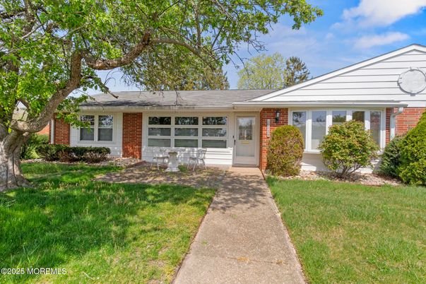 Exterior, Facade, Brick Facade, Ranch