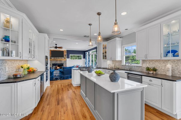 Fireplace, Interior, Kitchen, Pendant Lights, Recessed Lighting, Wood Texture Flooring