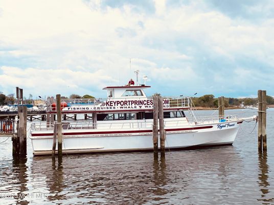 Exterior, Lake