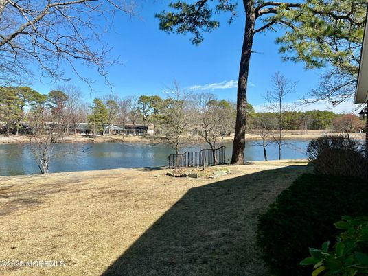 Exterior, Lake