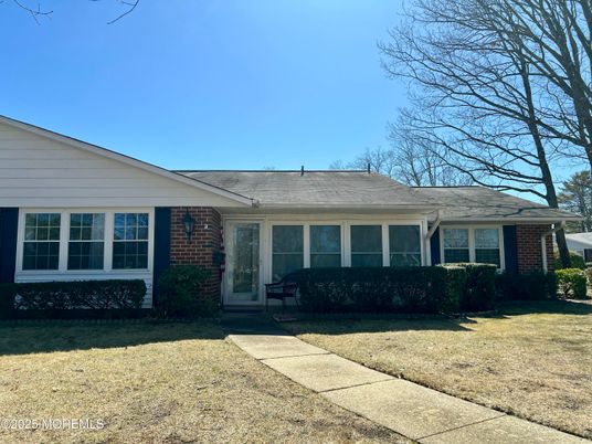 Exterior, Facade, Brick Facade, Ranch