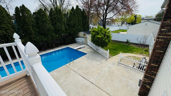 Exterior, Pool