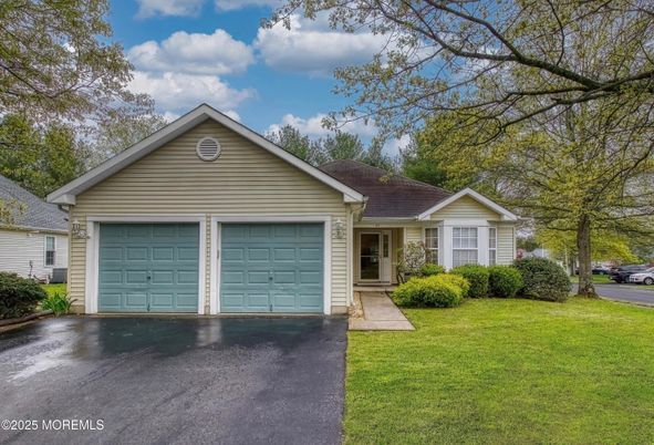 Attached, Exterior, Facade, Ranch