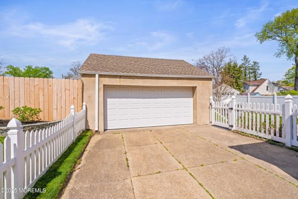 Detached Garage, Exterior